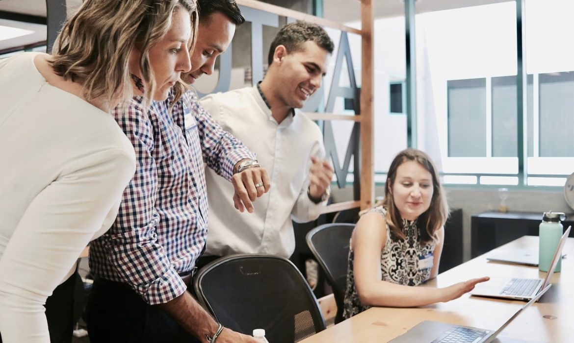 What Is Bandwagon Advertising? Example, Advantage And More