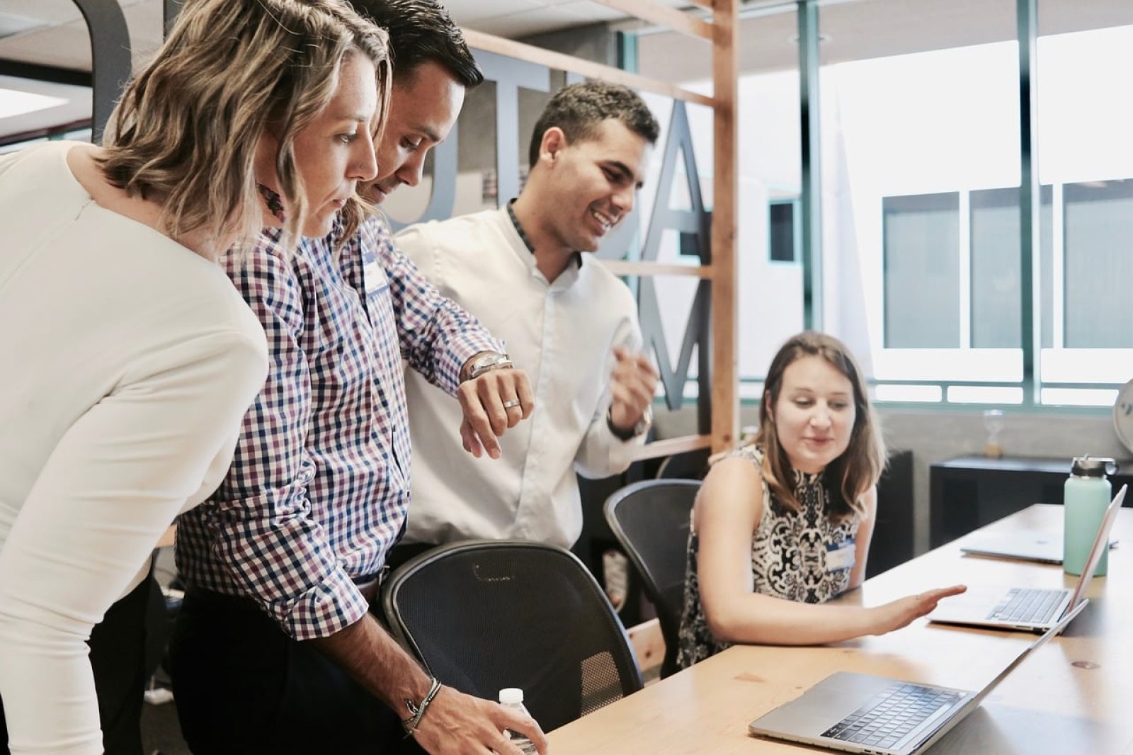 What Is Bandwagon Advertising? Example, Advantage And More